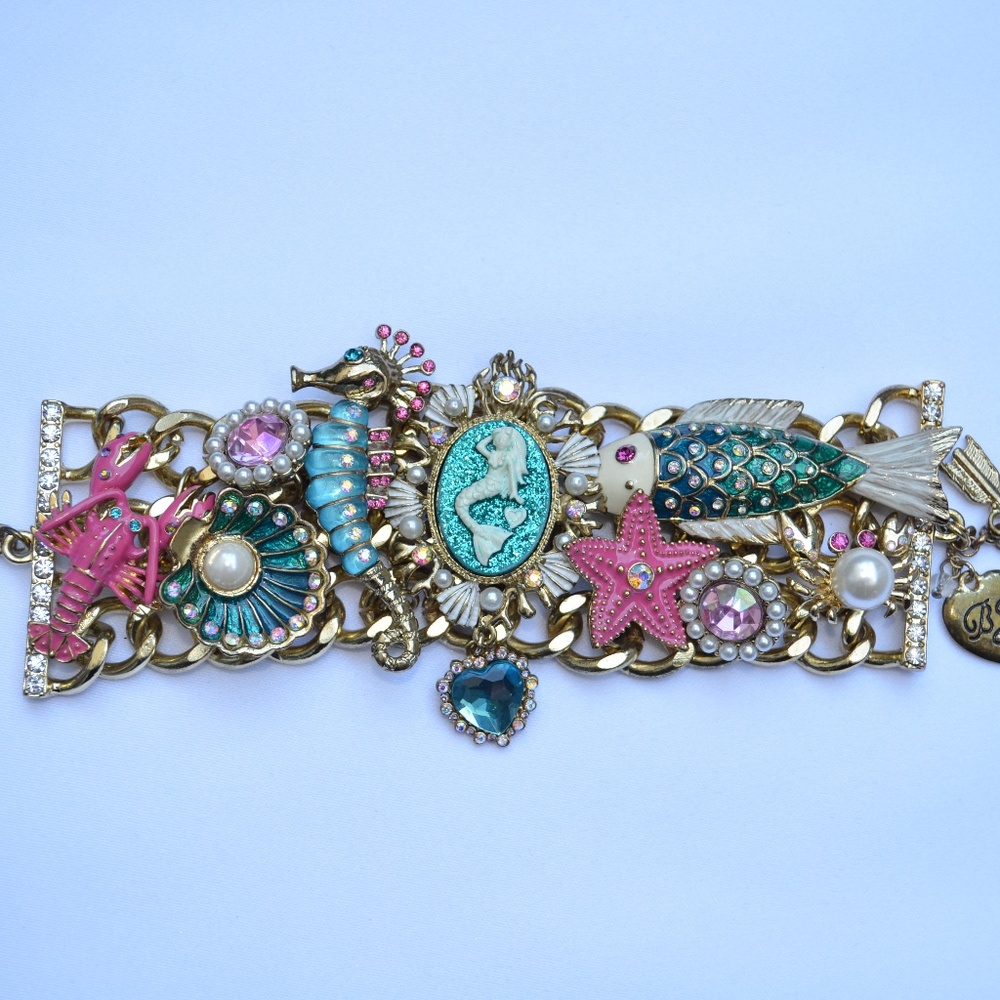 SOLD Betsey Johnson Sea Excursion Mermaid Cameo Chunky Sea Lobster Bracele